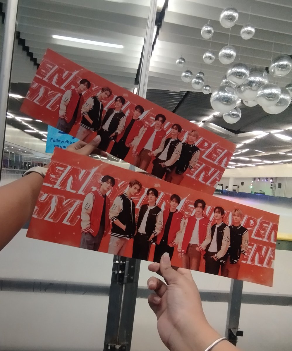 hsrikicore's tweet photo. Pre-enniversary celebration with di ko kilala.. user @yunieefiles 😚
#SMSkating #SMSkatingFridayICEcapade #ENHYPEN4thAnniversary #ENHYPEN #엔하이픈 @ENHYPEN @ENHYPEN_members @enhypen_phi
: we failed to adopt hoon's talent ㅠㅠ https://t.co/J0NolBRQ7F