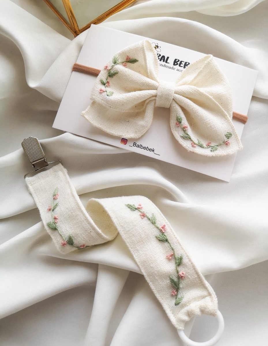 Çokça sevilen o 2li set emzik askı ve bebek bandana toka 🥳🩷
Sipariş için bio'daki Shopier dükkan linkine tıklayıp güvenle alışveriş yapabilirsiniz 😍