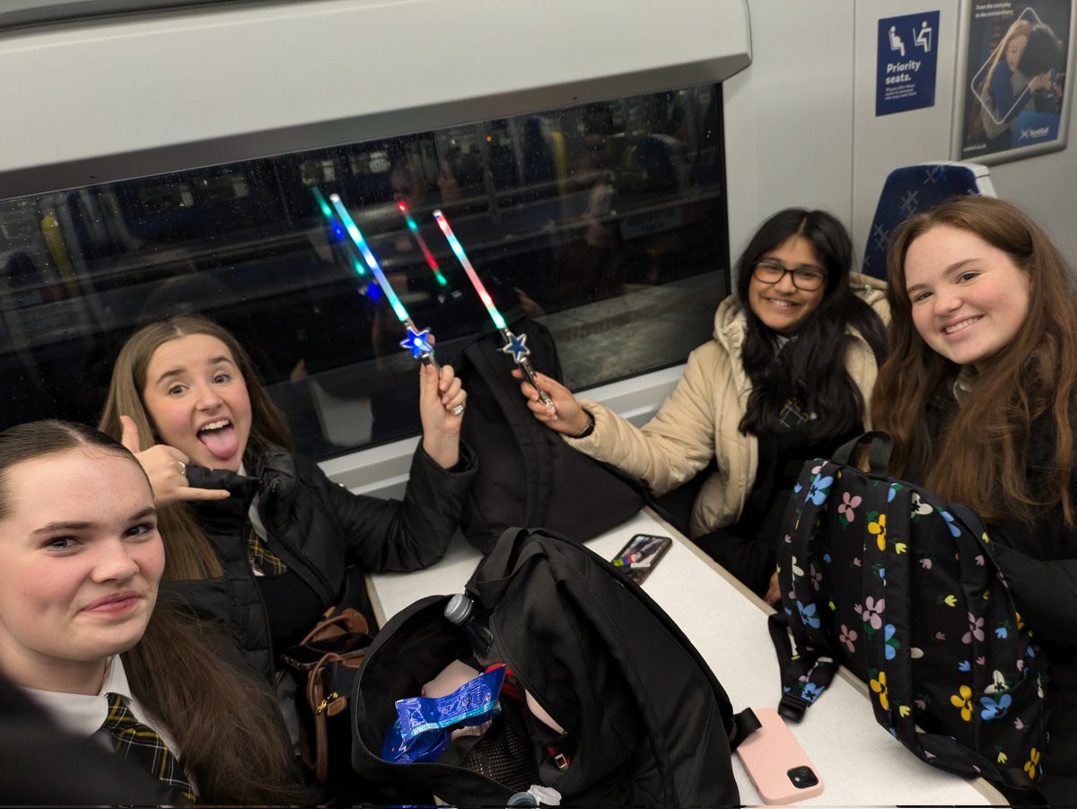 Miss Ryan tweet media