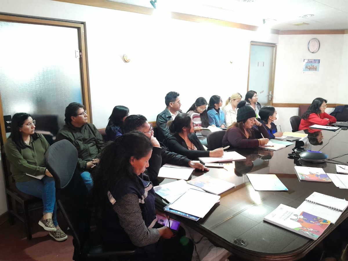 SEAutonomias's tweet photo. El @SEAutonomias desarrolla un curso para los servidores públicos de la @AAPSBolivia, fortaleciendo sus conocimientos sobre el Régimen Autonómico y Competencial en Materia de Agua Potable y Saneamiento Básico, proporcionando herramientas técnicas y normativas clave para el sector https://t.co/TGZuSq3IB0