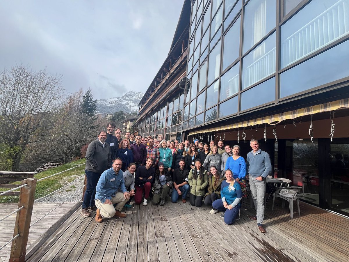 CrystalCYFu's tweet photo. Last week, I had the pleasure of meeting many fellow #scientists researching our planet’s fascinating #polar regions at a planning workshop🌨️🌊 Excited for all the new discoveries in store for the International Polar Year! https://t.co/Vh0YNHHNAz