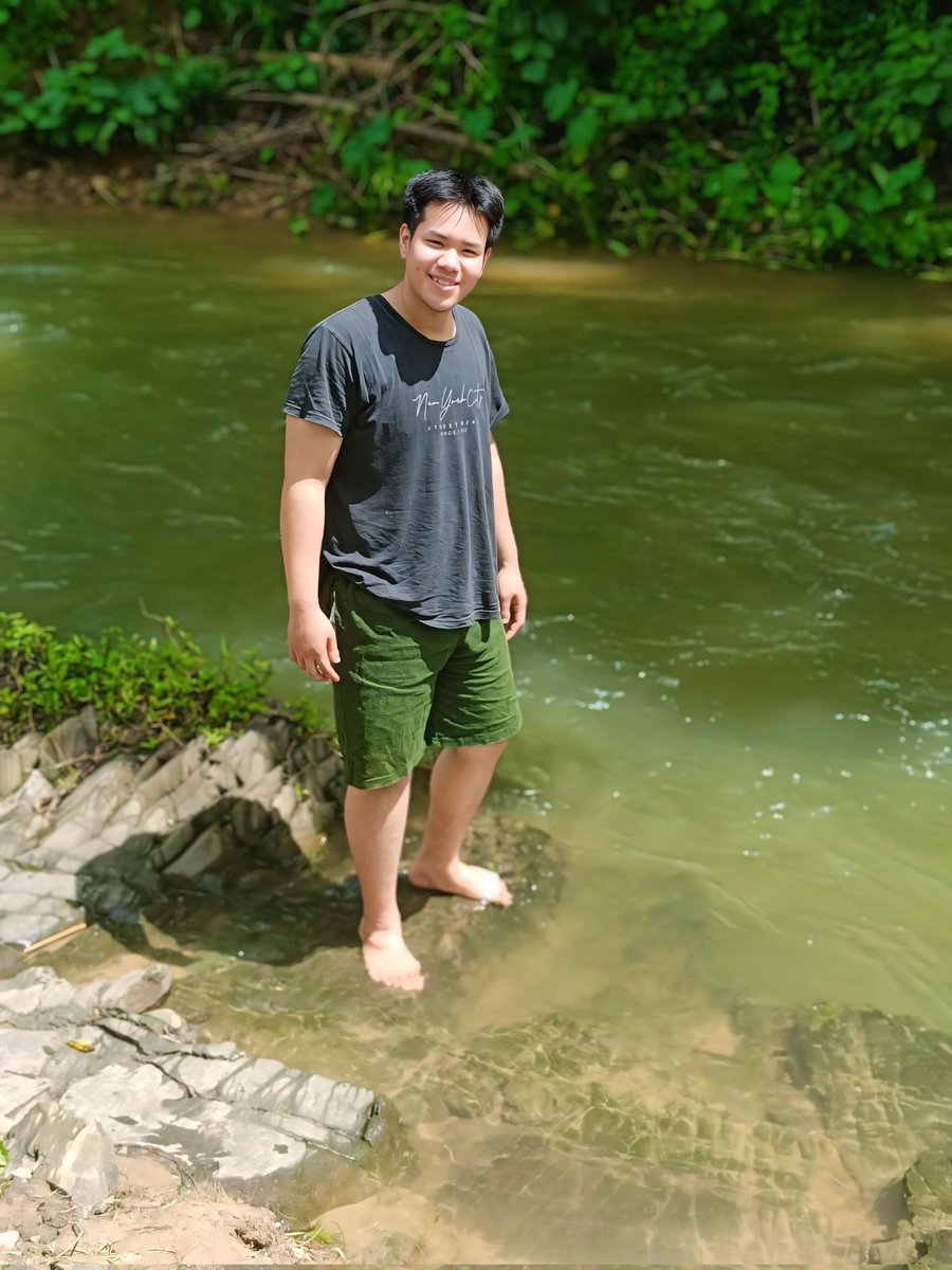 Saran_foy's tweet photo. ขาดอากาศ��ือตาย ขาดคนข้างกายคือโสด
#นครปฐม  #กำแพงแสน #โสด https://t.co/LiWlEFYl7b