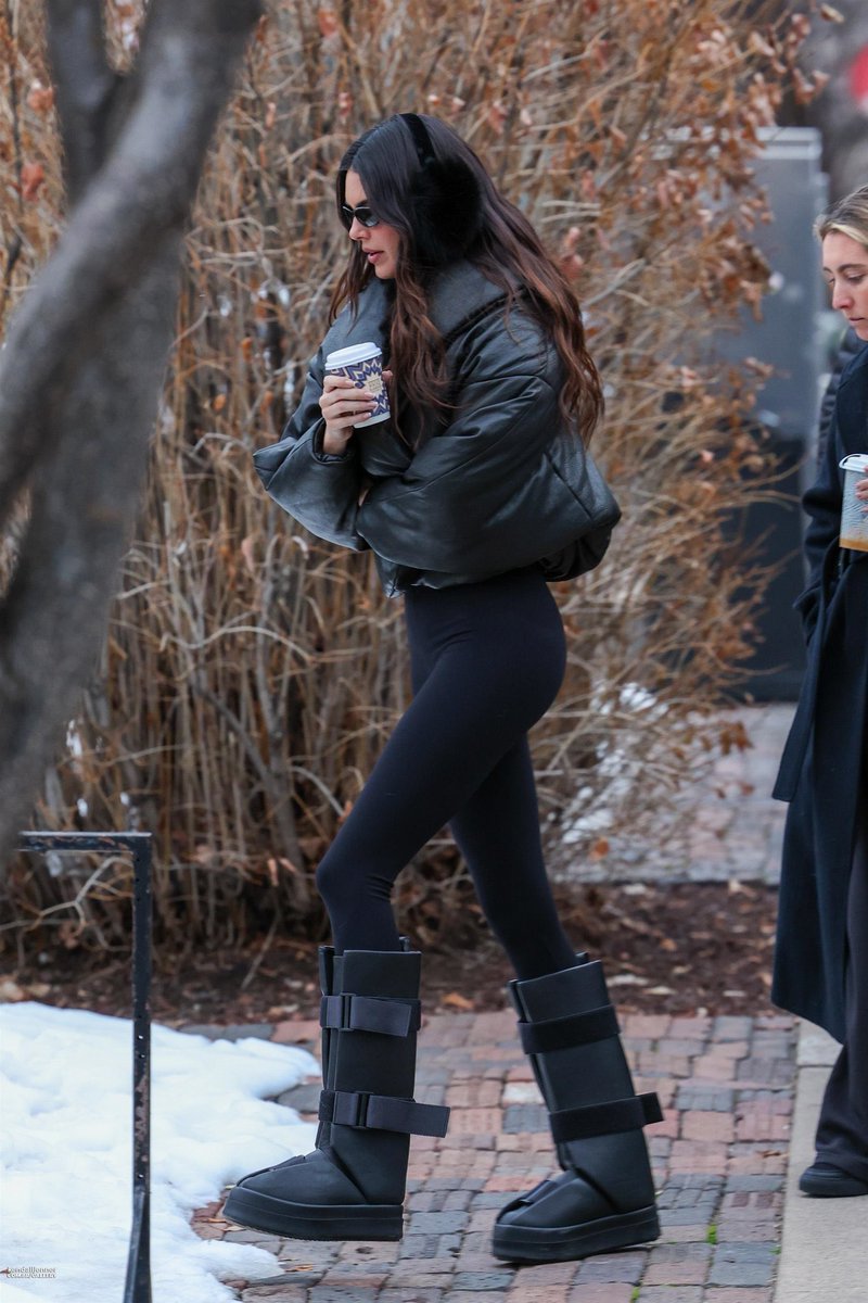 archivekend's tweet photo. kendall jenner in aspen 2023 https://t.co/UnBRlpQ7gp