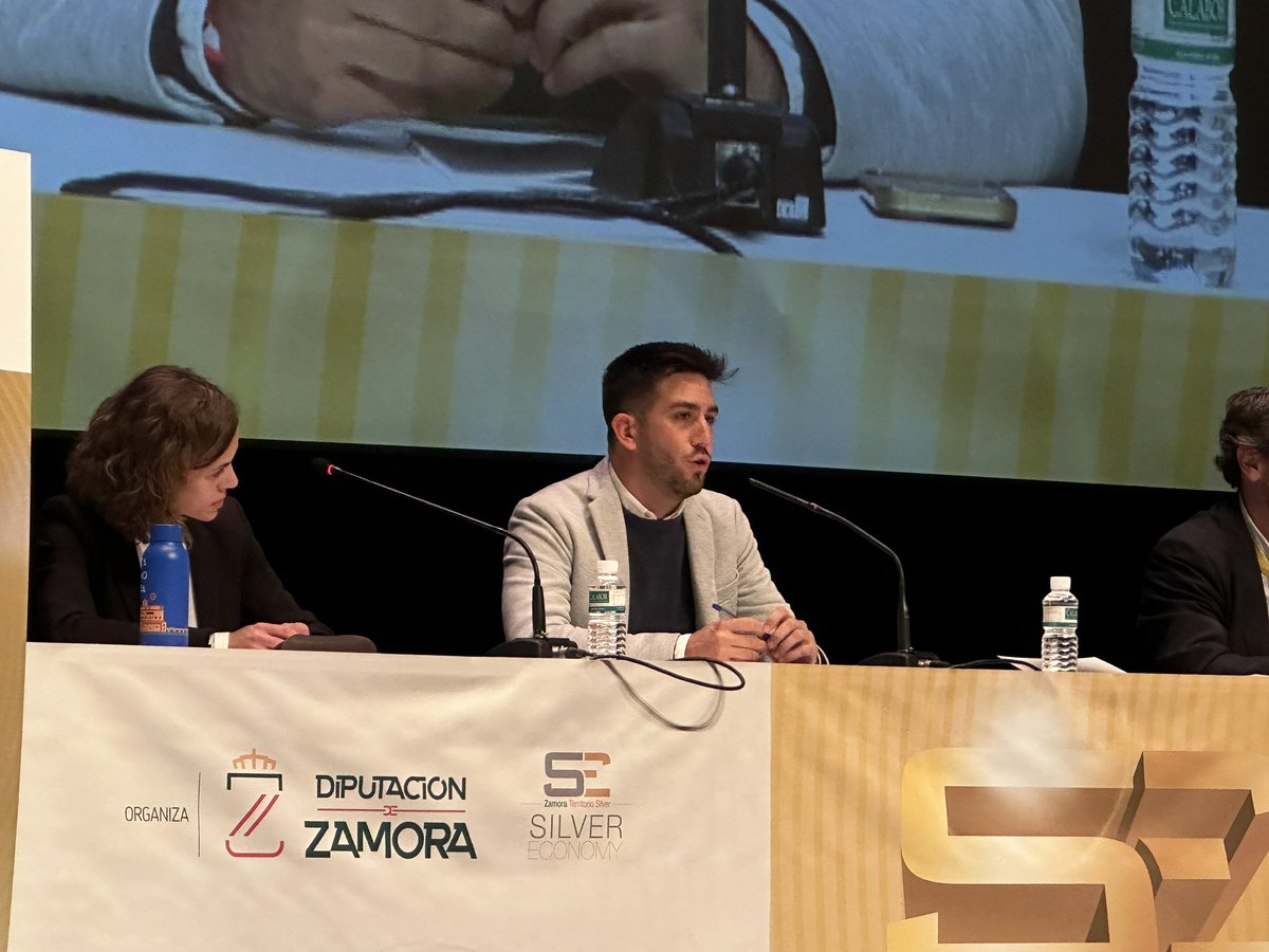 emprendezamora's tweet photo. SILVER ECONOMY|
¡Ya estamos primera mesa de la tarde, LOS AGENTES SOCIALES!
@guardiacivil @CREenZamora @caritas_zamora @policia #COLEF
Todo esto moderador por @ManuMB
🔗Puedes seguirlo por 🔗https://t.co/19ApoSiLOc
#SilverEconomy24 https://t.co/DgxzHPSHTl