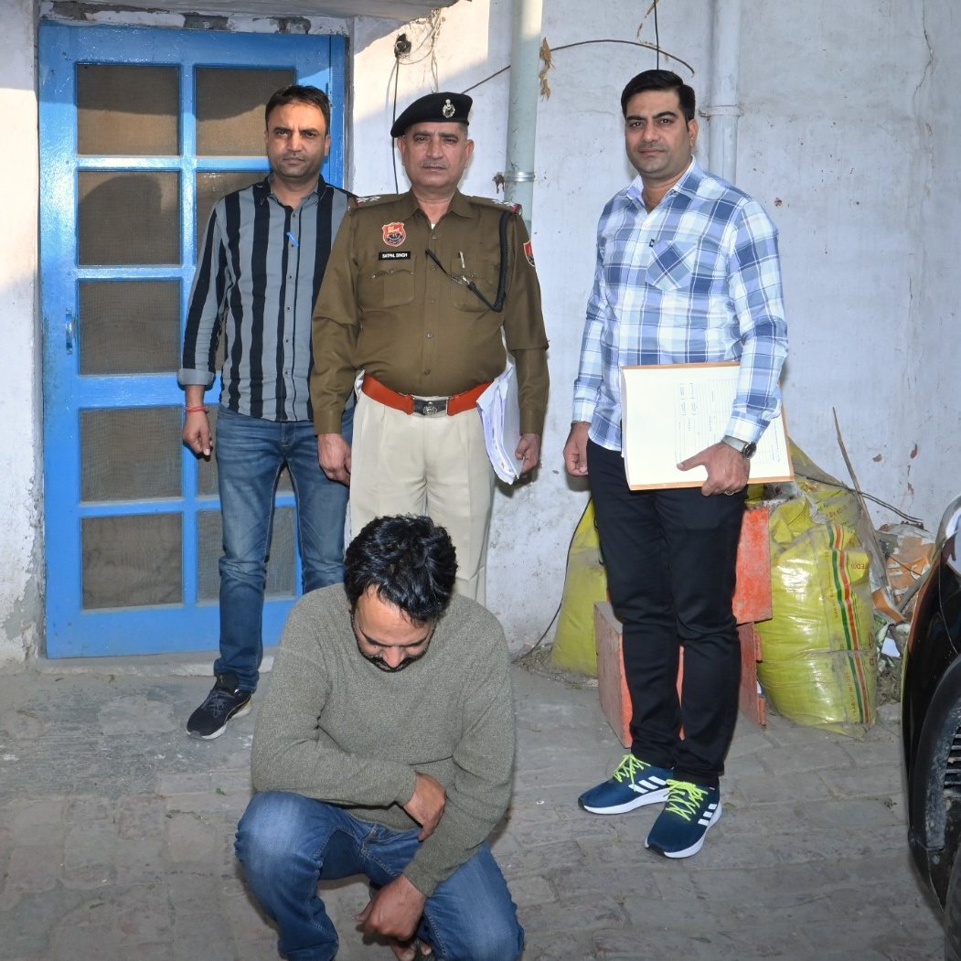 #SPश्री लोकेंद्र सिंह IPS के मार्गदर्शन में पानीपत पुलिस के हाथ लगी बड़ी सफलता

गंभीर बीमारी से ग्रसित मृत्यु की कगार पर खड़े लोगों की फर्जी बीमा पॉलिसी करके बीमा कंपनी व पॉलिसी धारकों के साथ धोखाधड़ी करके रुपए हड़पने वाले गिरोह का एक आरोपी काबू
..
<a href="/police_haryana/">Haryana Police</a> 
<a href="/DGPHaryana/">DGP Haryana Police</a>