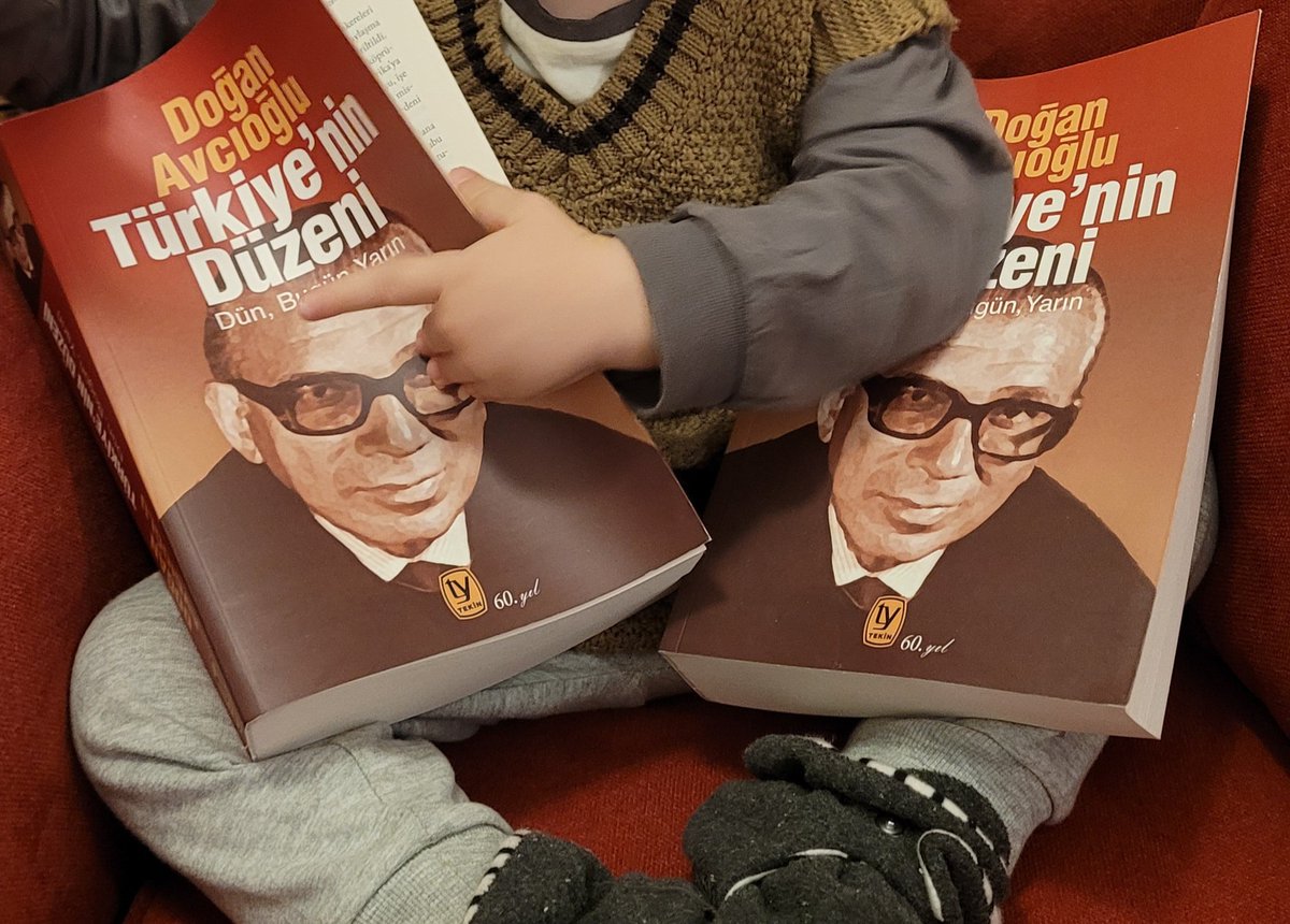 zindekultur's tweet photo. Kitaplar geldi. Biri oğluma (1,5 yaş), diğeri yeğenime (1 yaş). https://t.co/924mV7YMhw