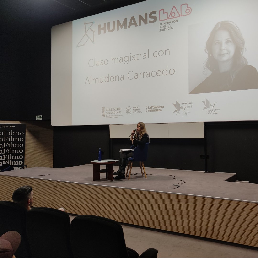 HumansFest's tweet photo. ¡Empezamos #HumansLab2024! 🎬
Inicio de la segunda edición de nuestro laboratorio audiovisual sobre DDHH con la clase magistral de @AlmuDocu en La Filmoteca: "Lo primero que tenemos que preguntarnos como cineastas es por qué hacemos una película, para qué y para quién" ✨ https://t.co/57xboRgTfO