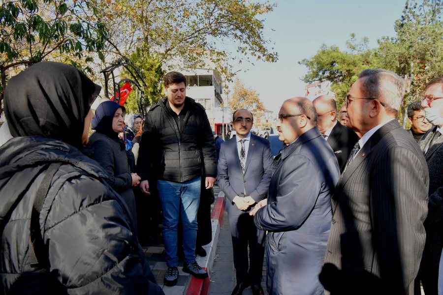Aturkoglu46's tweet photo. Balıkesir Valimiz Sayın @valiustaoglu
Susurluk Kaymakamımız Sayın @mktrky ve Balıkesir İl Müftümüz @HHayriyasar vefat eden Burhaniye Camii İmam Hatibimiz Günay Mercan hocamın cenaze namazına katıldılar. @diyanetbasin @diyanethbr  @TC_Balikesir @TC_Susurluk @Bkesirmuftulugu https://t.co/tfQCDpwZkb