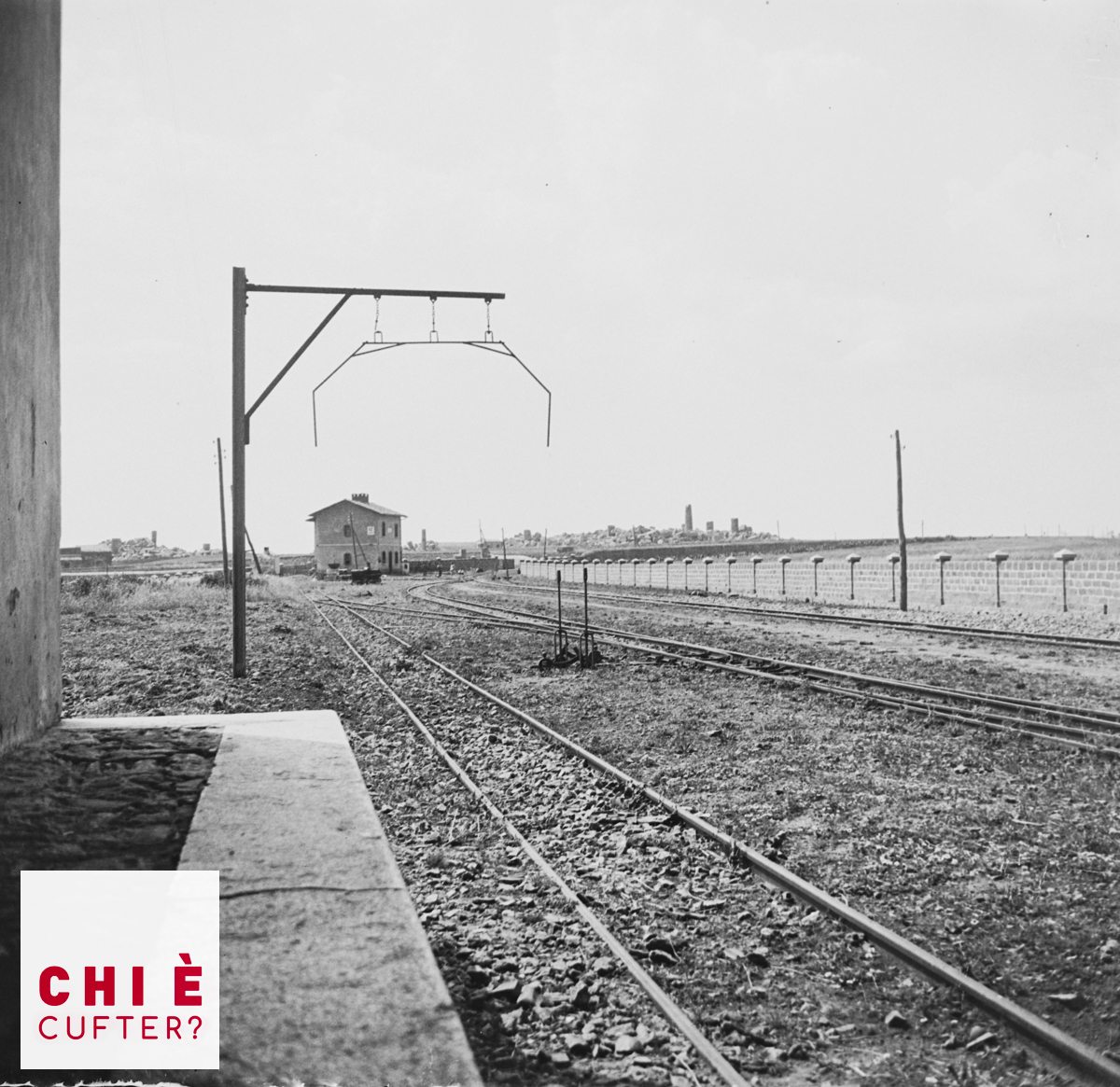 "E' il 1925, sono alla stazione di #Selinunte.
Ormai questa linea a scartamento ridotto non è più in funzione dal 1986. Ma credo che anche Marinella di Selinunte sia cambiata un bel po' in 99 anni. Che fantastica primavera passai in #Sicilia !". #whoiscufter #iosonocarlo #sicily