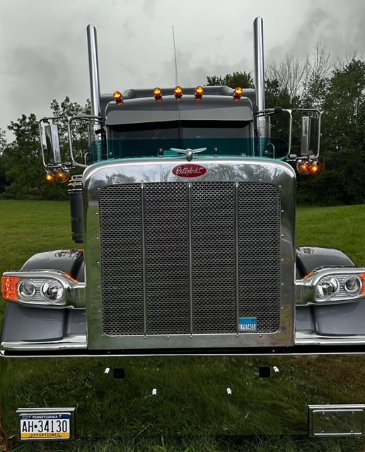 hauserstrucksvc's tweet photo. Calendar girl! Bryan takes excellent care of his truck and boy does it show!!
#hauserstruckservice #HTS #heavyhauling #oversizedloads #lowboyservice #stepdeckservice https://t.co/Y1q0GTOyPo