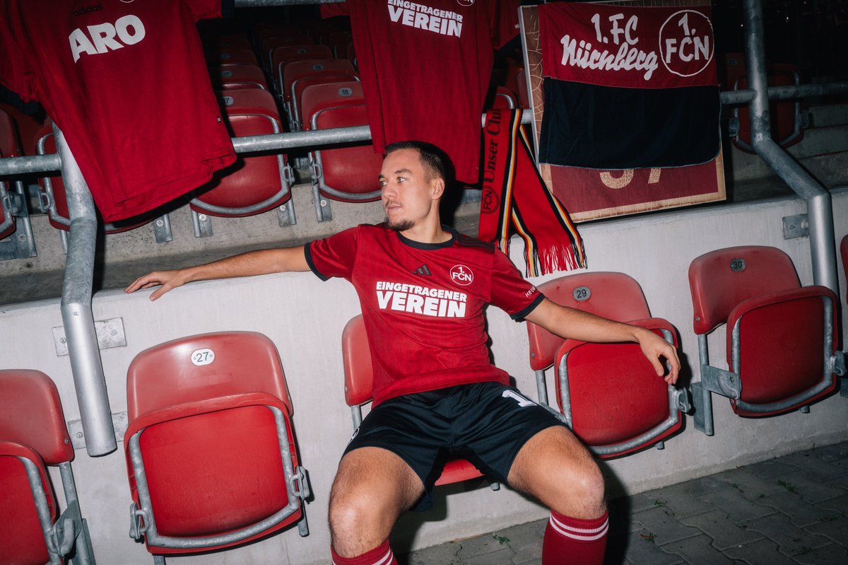 1_fc_nuernberg's tweet photo. Und ab dafür! 🔛 

Unser Sondertrikot ist ab sofort im #ClubHaus, im Online-Shop oder morgen im Service-Center erhältlich! 

👉 https://t.co/R68mEWFTNm

#fcn | #clubfrauen | #eingetragenerVerein | #gemeinschaftistleben | #nuernberger https://t.co/DWOZDDaze6