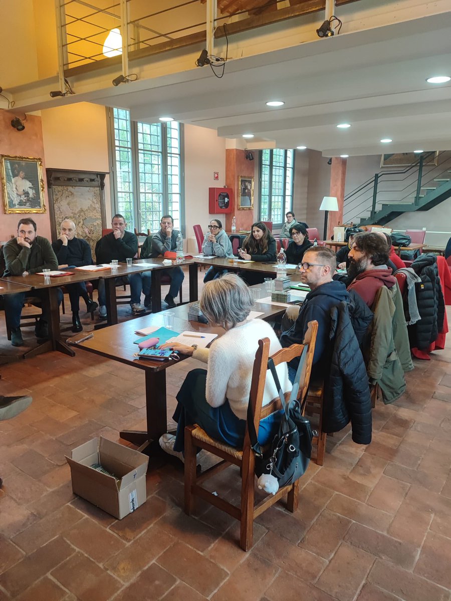FemcaCISL's tweet photo. 🙇🏻‍♀️🙇🏼La #comunicazione sindacale. Questo il cuore del quinto e ultimo modulo del corso di #formazione organizzato dalla Femca Cisl Arezzo. Un percorso rivolto alle Rsu, che si è concluso ieri dopo un intenso anno di attività. 
🌱#conoscerepercrescere
#essereFemca #essereCisl https://t.co/7JcgpiBp3I