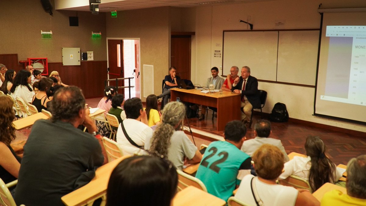 SomosUnsa's tweet photo. El Vicerrector Nicolás Innamorato participó en la Mesa Panel “Capitalismo Financiero: Una Perspectiva Crítica a las Ciencias Sociales” junto al Prof. Claudio del Pla y Lic. Gastón Carrazán.

Desde @UNSa_Salta seguimos impulsando el análisis crítico y una educación transformadora. https://t.co/NKmjnyT7E0