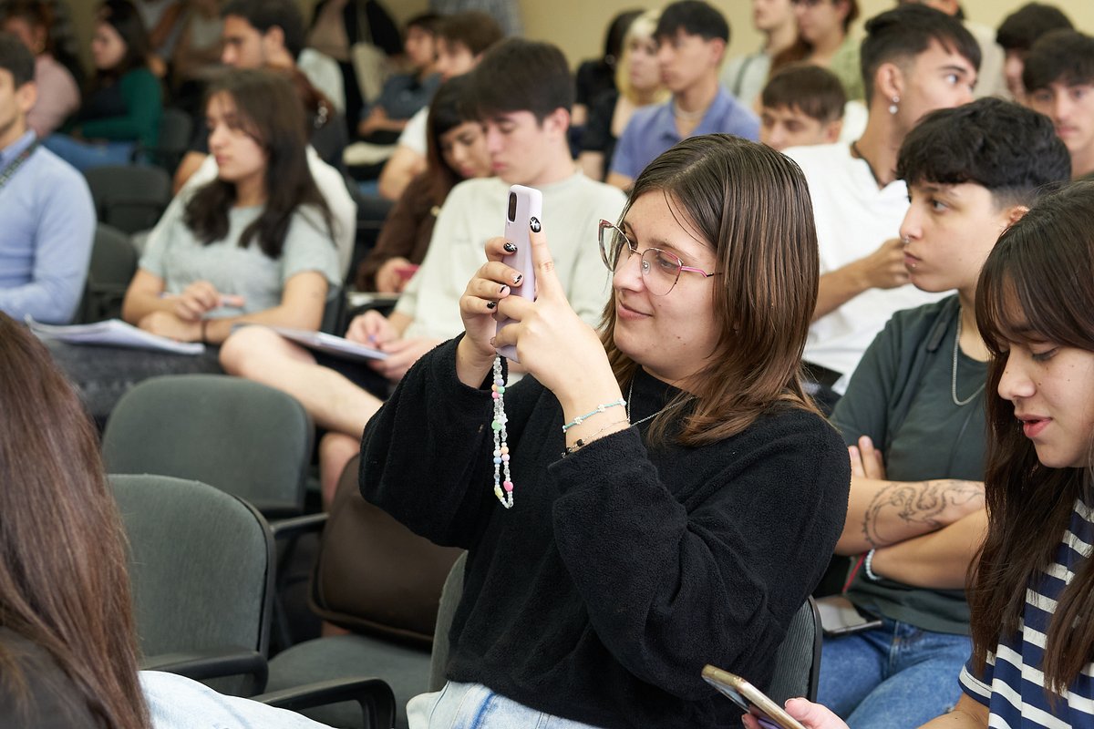💬Panel "La agenda 2045 en el ejercicio de las RR.PP.". 
📌Denise Cancian y Paula Celestino Ayala cerraron la mañana de la #VIIJCE con un debate de lujo.
🔜Muy pronto vas a poder volver a ver todas las actividades en el canal de YouTube de <a href="/socialesunlz/">Cs Sociales UNLZ</a>