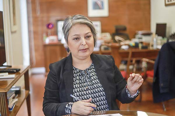 DFinanciero's tweet photo. Ministra Jara dice que un acuerdo en pensiones está "muy cerca" y enfatiza que "nadie le va a quitar la platita o robar los fondos” a las personas https://t.co/Esvvxae9uv https://t.co/PvVAkdKkWM