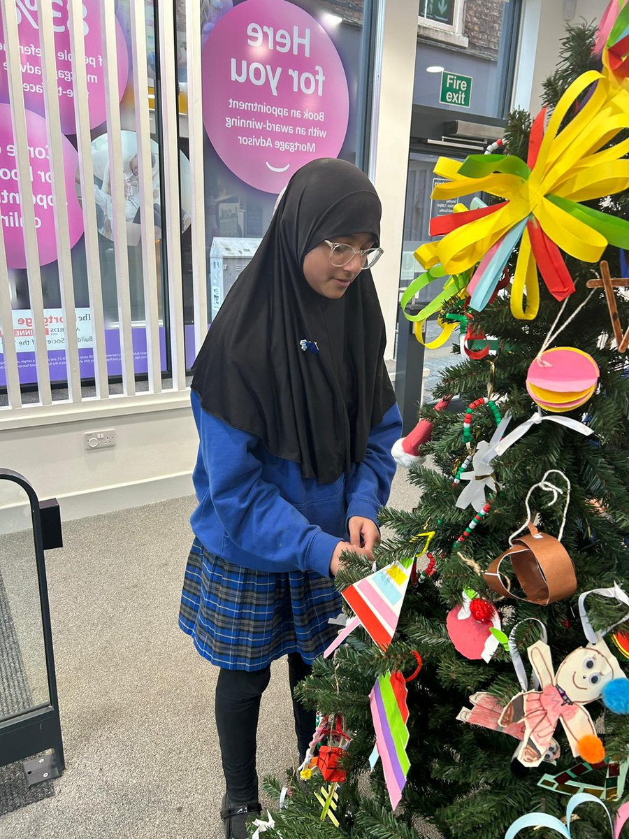 Our Head Boy and Head Girl took our handmade Christmas decorations down to Darlington Building Society to decorate their tree. Our children represented the school very well and a huge thank you to the staff in the branch, who made them feel very welcome! 💙