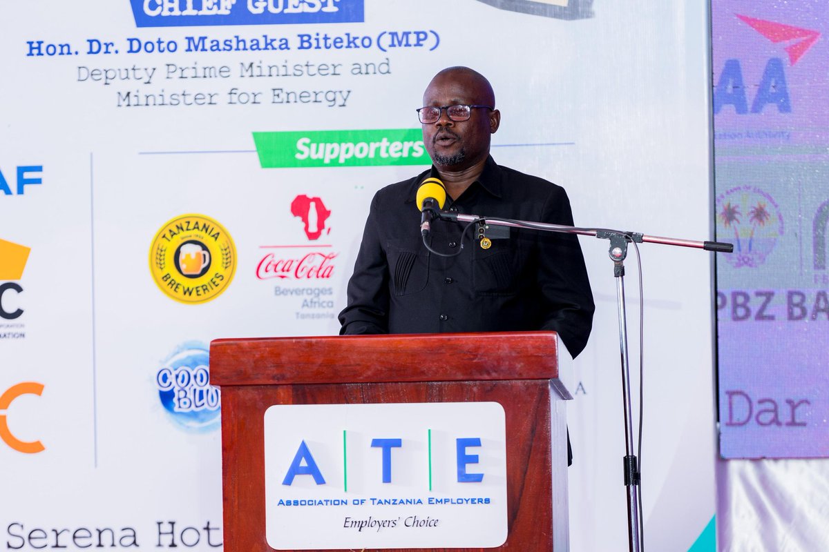 ATE_Tanzania's tweet photo. Chama Clifford Wambura , mwakilishi (TUCTA), akitoa salamu za utangulizi wakati wa Kilele cha Tuzo za Mwajiri bora wa Mwaka 2024 katika ukumbi wa Serena Hotel, Dar es Salaam.
#EYA2024 | #Dress2Win
#Dress2Impress #Back2the70's https://t.co/q4cvOjph0W