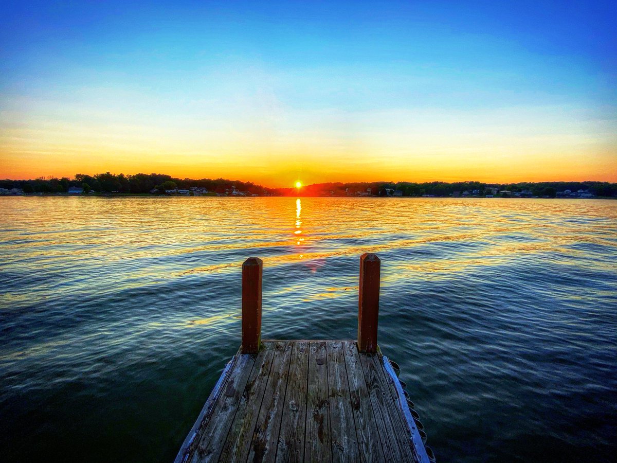 SamMillerSells's tweet photo. The peaceful feeling you experience sitting on a dock at the Apple Valley Lake and listening to the waves.  #sunset #waves #lake #dock #applevalleylake #applevalley #ohioprivatelake #centralohio #boatdock #goldenhour #relax #peaceful #quiettime #knoxcountyohio #howardohio #43028 #lakelife #boating #jetski #waverunner #skidoo