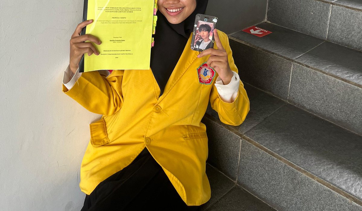 Han_lala2's tweet photo. Alhamdulillah sempro hari ini berjalan lancar, thanks moots atas doa² baik kaliaaan🥹🤍🫂 https://t.co/n6bqFzXcJP