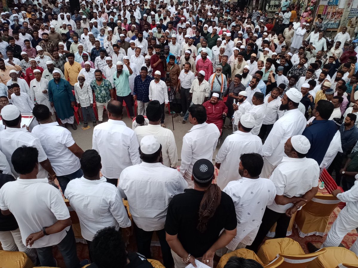 NewsKrishnagiri's tweet photo. #AllEyesOnIndianMuslims #alleyesonMuslims #UP #SambhalJamaMasjid #SambhalProtest #Hosur
@tmmkhqofficial @sdpikrishnagiri @mjk @IUMLMedia @TNCCITSMDept @aimim_tn #Jamath https://t.co/c6gXXDTqd2