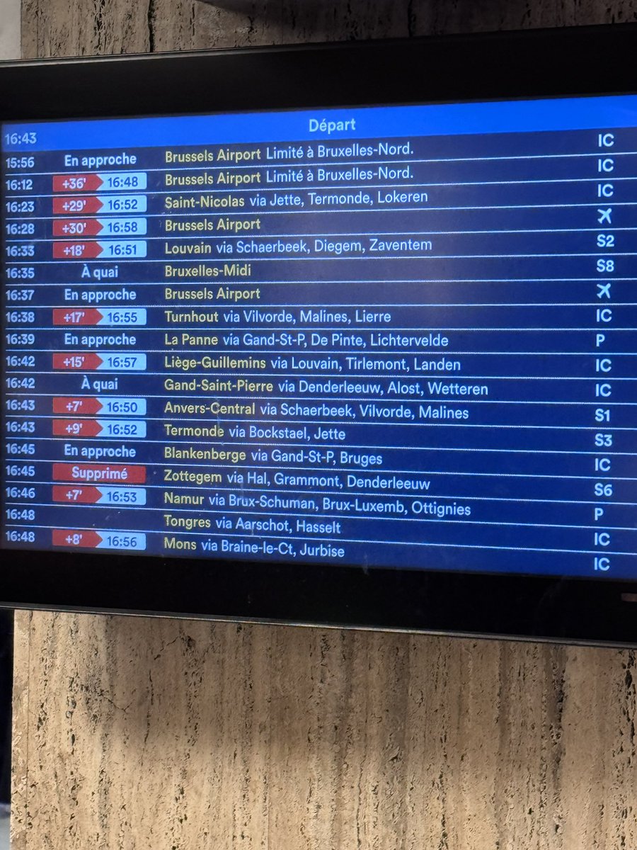 AThonnard's tweet photo. Neem het openbaar vervoer!! #nmbs #vrieskou #altijdeenexcuus https://t.co/EErPYWEHQc