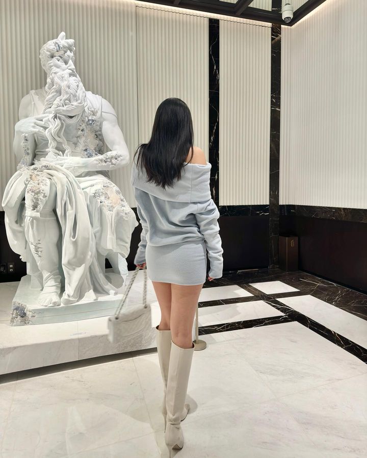 Dressed up, feeling like a queen. 👑💃 
#GaunMewah #ChicAndClassy #SelfLove