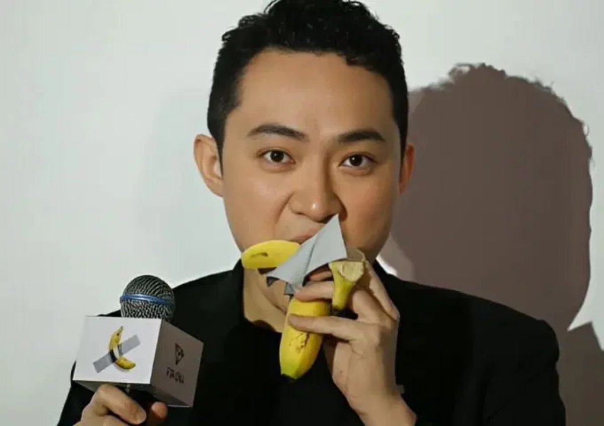 NigeriaStories's tweet photo. Crypto entrepreneur eats banana artwork he bought for $6.2 million https://t.co/d4RbN19FbL