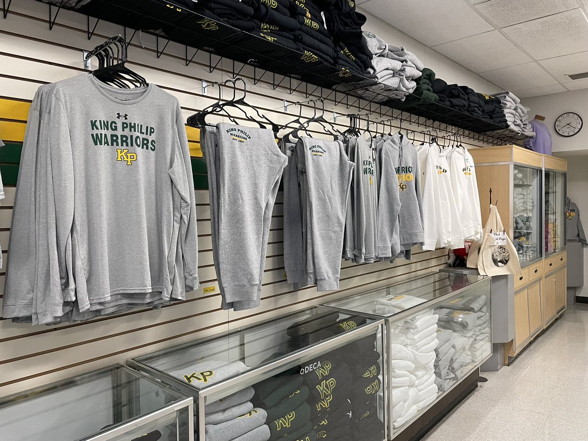 KPDECAchapter's tweet image. Day 29 of #DECAMonth features some of our favorite @DECAInc apparel created by chapter members from the past few years!
@Mass_Deca
#ChartYourCourse
#BeTheOne