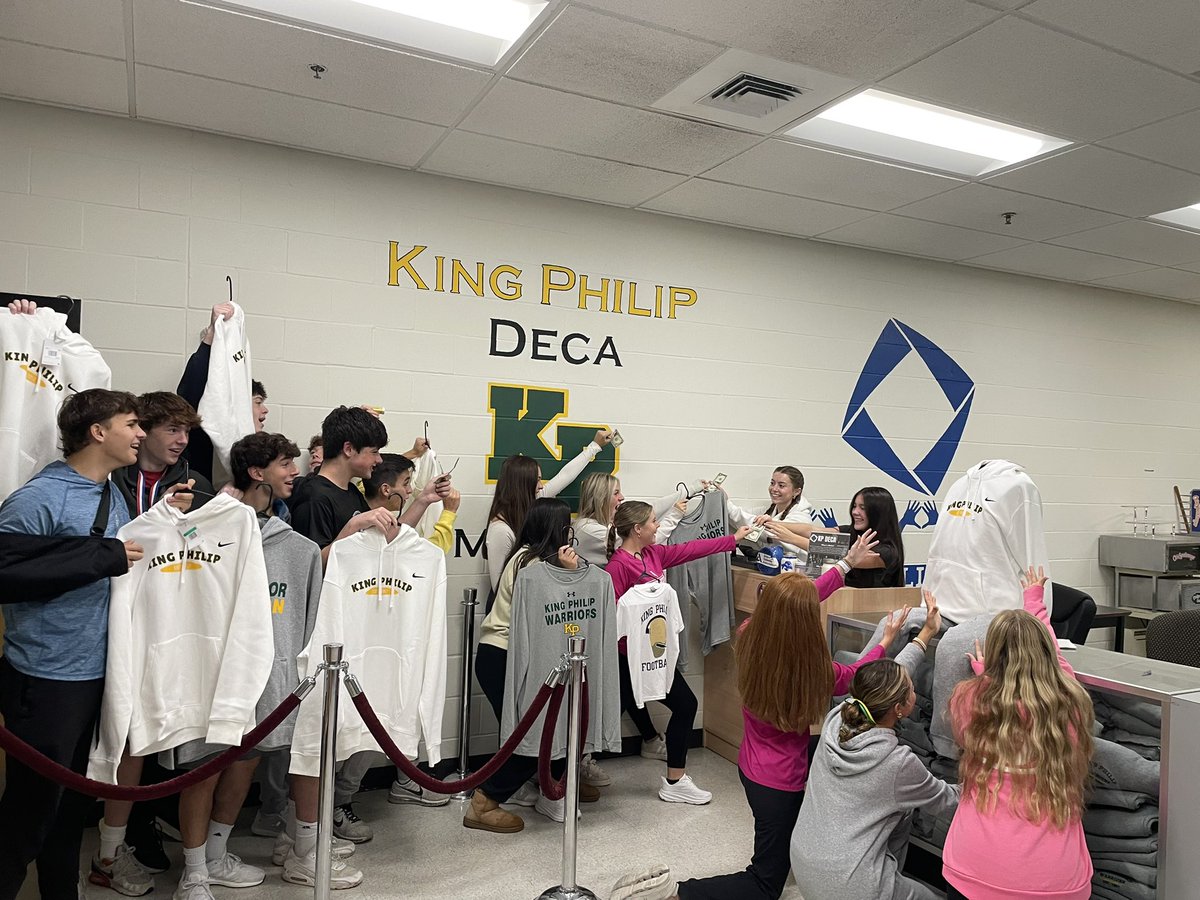 KPDECAchapter's tweet image. Day 29 of #DECAMonth features some of our favorite @DECAInc apparel created by chapter members from the past few years!
@Mass_Deca
#ChartYourCourse
#BeTheOne