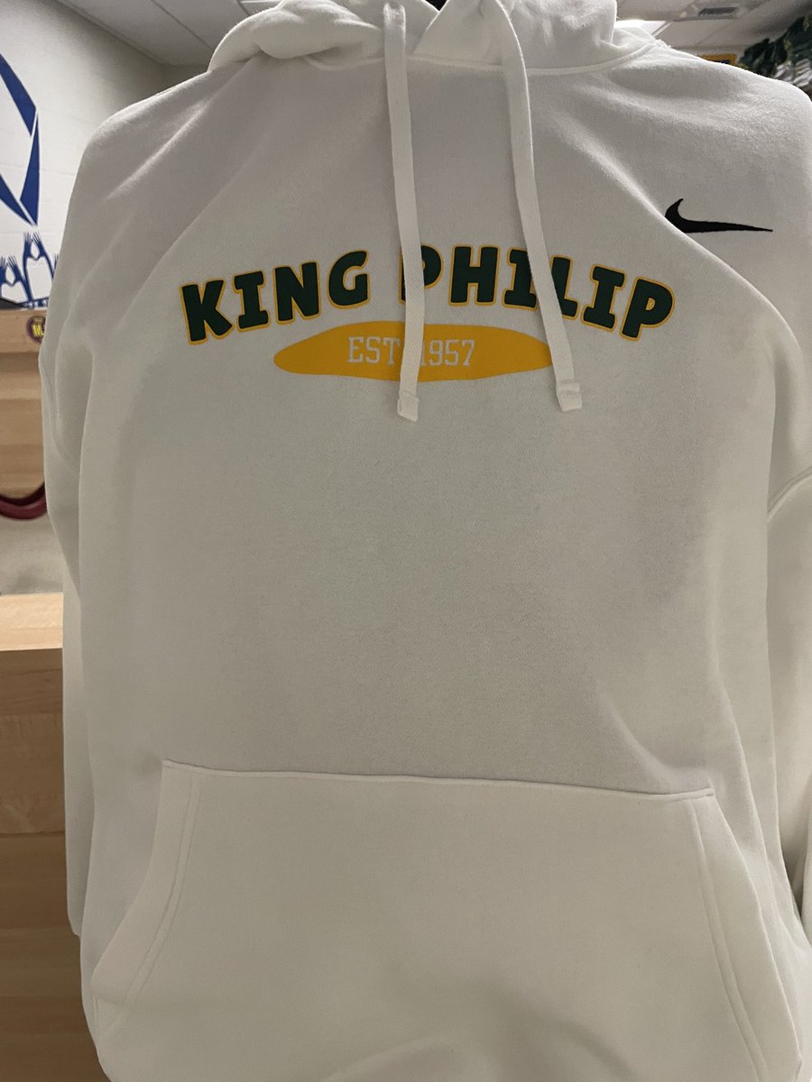 KPDECAchapter's tweet image. Day 29 of #DECAMonth features some of our favorite @DECAInc apparel created by chapter members from the past few years!
@Mass_Deca
#ChartYourCourse
#BeTheOne