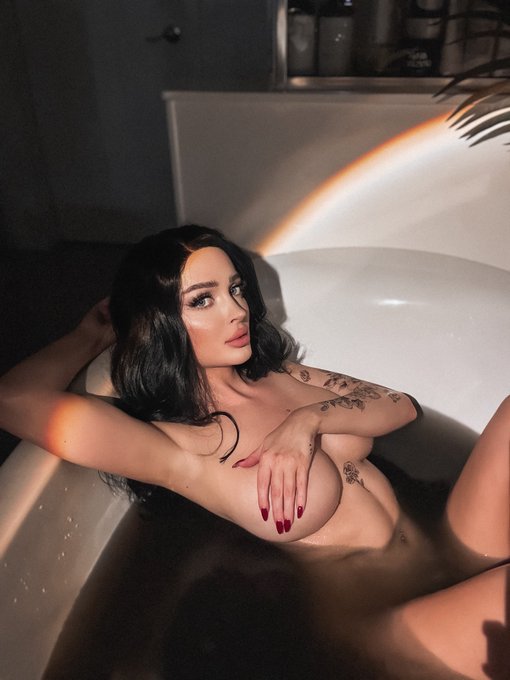 Watch Kristen Lanae's leaked NSFW photo on TwXstars