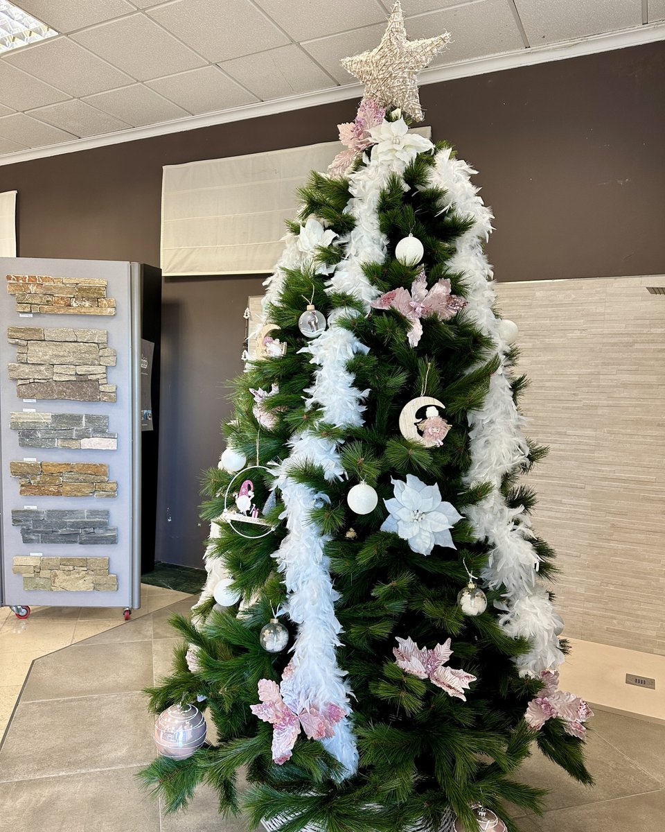 mercasurest's tweet photo. 🎄✨ Ya es Navidad en Mercasur 🎄✨ Las Navidades son momentos para compartir en familia, y en muchos hogares, Mercasur Estepona ha formado parte de esas historias, ayudando a crear espacios acogedores y llenos de vida. 
❤️ Gracias por vuestra confianza. https://t.co/Pk6r538IIn