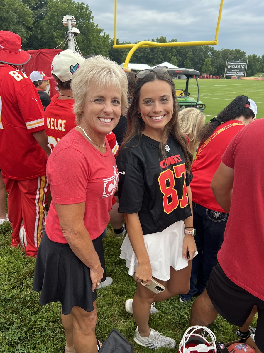 Happy Birthday K <a href="/kayjones012/">Kayla Francis</a>! What a year it has been! We love you! Keep making us proud! #HappyBirthday <a href="/KRJONZ/">Kelli Jones</a>