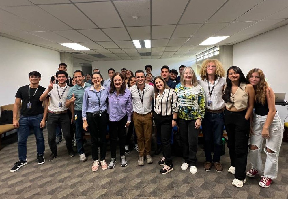 CEOEUSB's tweet image. Hemos de decir: que estamos muy contentos con la culminación de este gran proyecto, el cual durante semanas estuvimos trabajando en conjunto con @AJEUSB 💯💪🏻. 

Decir "Gracias" no es suficiente para lo que sentimos, agradecemos a todos lo que hicieron esto posible  🤗🫡