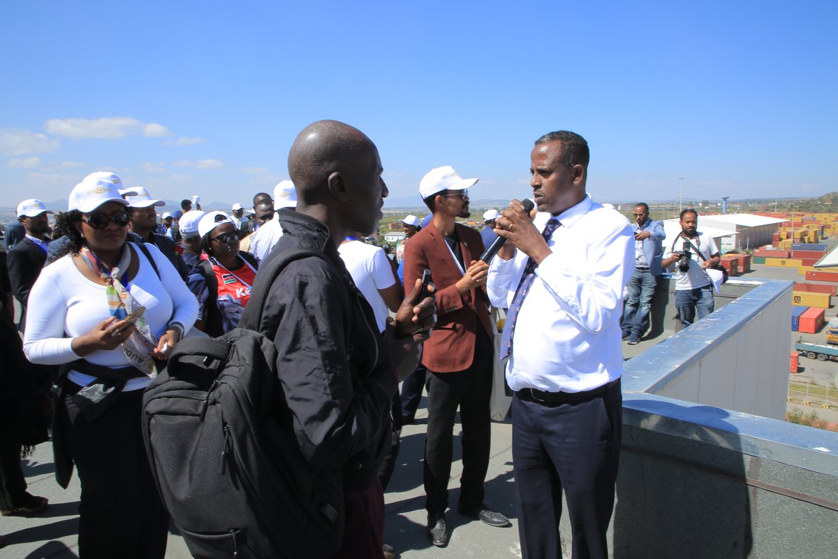 eslse_'s tweet photo. Today, we were honored to host the #PIDAWeek delegates at Mojo Port & Terminal, showcasing our current operations & exciting future. The delegates toured our state-of-the-art facilities & learned about the progress weโre making to position Mojo Port as a key player in the region. https://t.co/6YR3wuracY