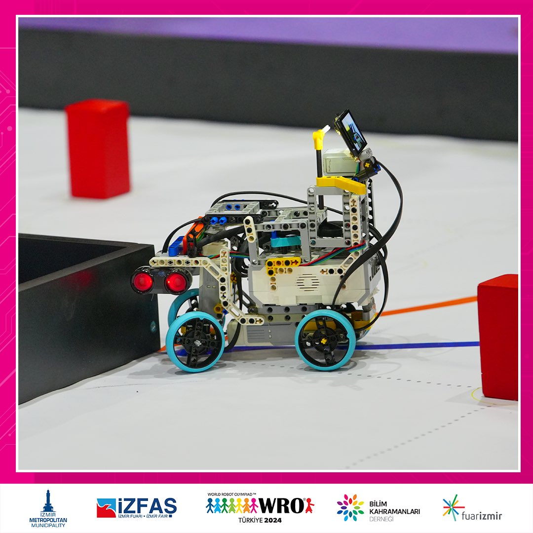 BilimKahraman's tweet photo. Robo Geleceğin Mühendisleri ⭐️
*
Category is Future Engineers⭐️

#WRO #WROTürkiye24 #EarthAllies #roboticsscience #WelcometoIzmir #bilimkahramanları #scienceheroes #izmir https://t.co/H8QFUE5lqR