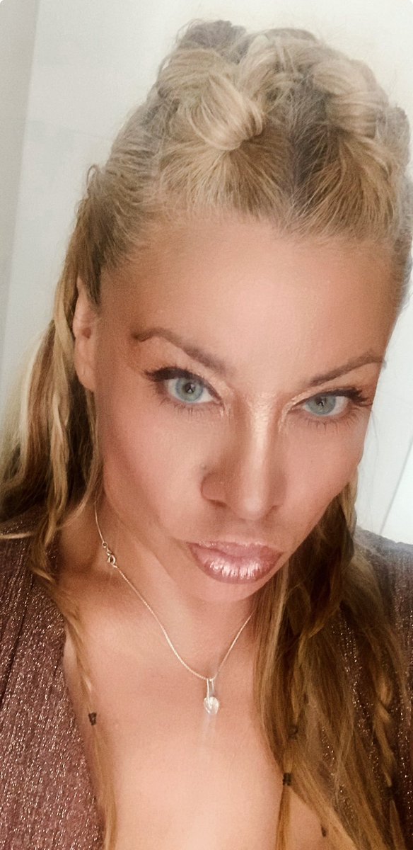 instagram.com/stories/alexa.…