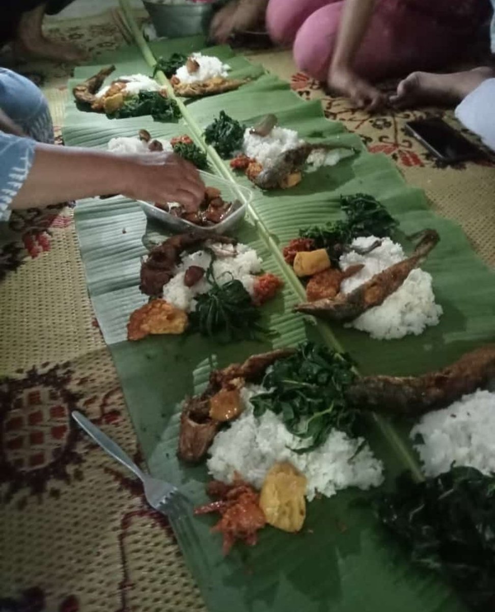 deksettia's tweet photo. Malam makin larut tak menyurutkanku untuk makan 😁 https://t.co/yjRyZtuoe0