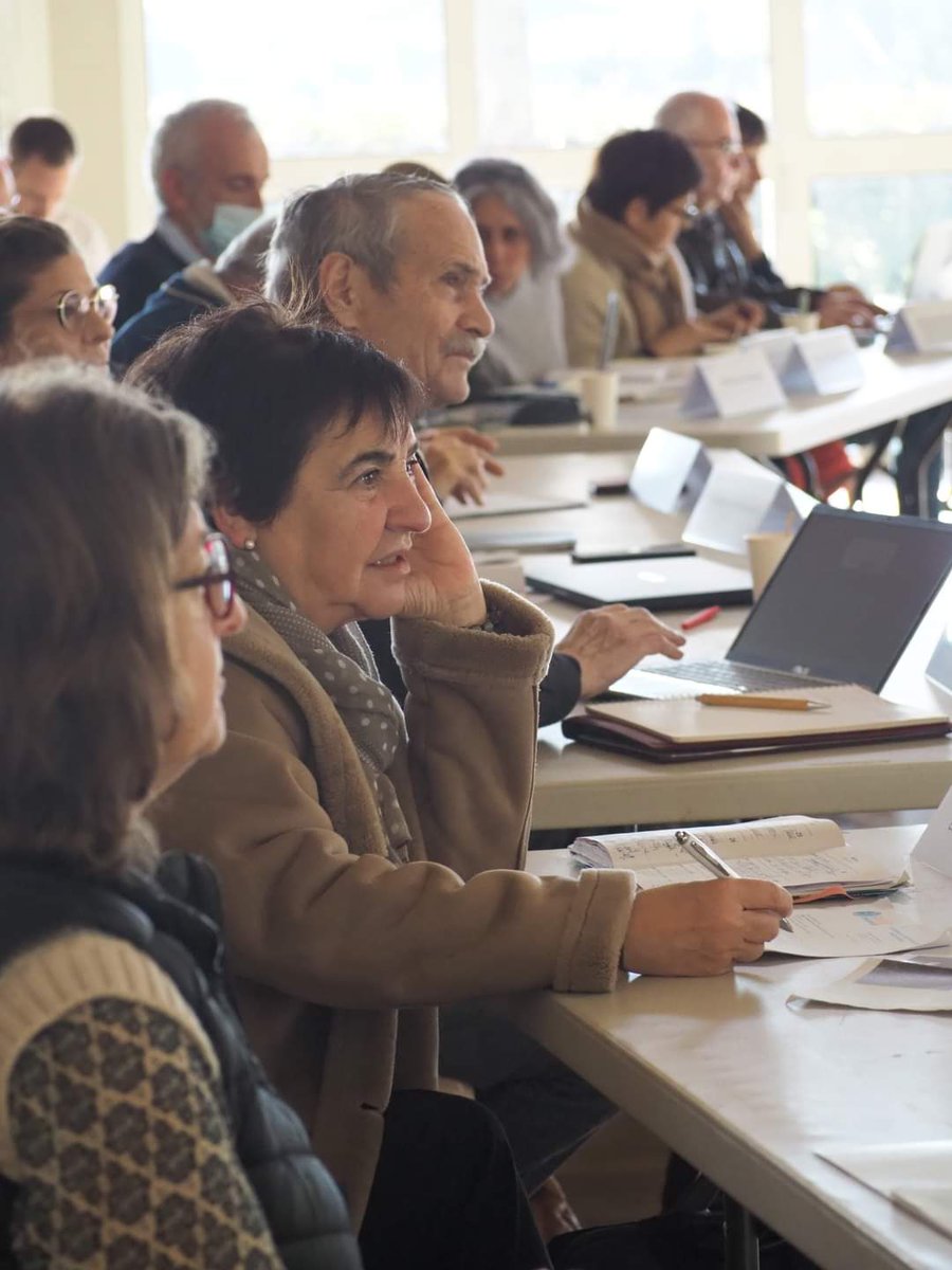 🗓 Jeudi 28 novembre, la Commission Locale de l'Eau du SAGE Charente s’est réunie à Merpins.
✅ Adoption du Tableau de bord 2022 du SAGE bit.ly/tdb_2022 
📊 Validation des valeurs de débits biologiques pour l’estuaire de la Charente.