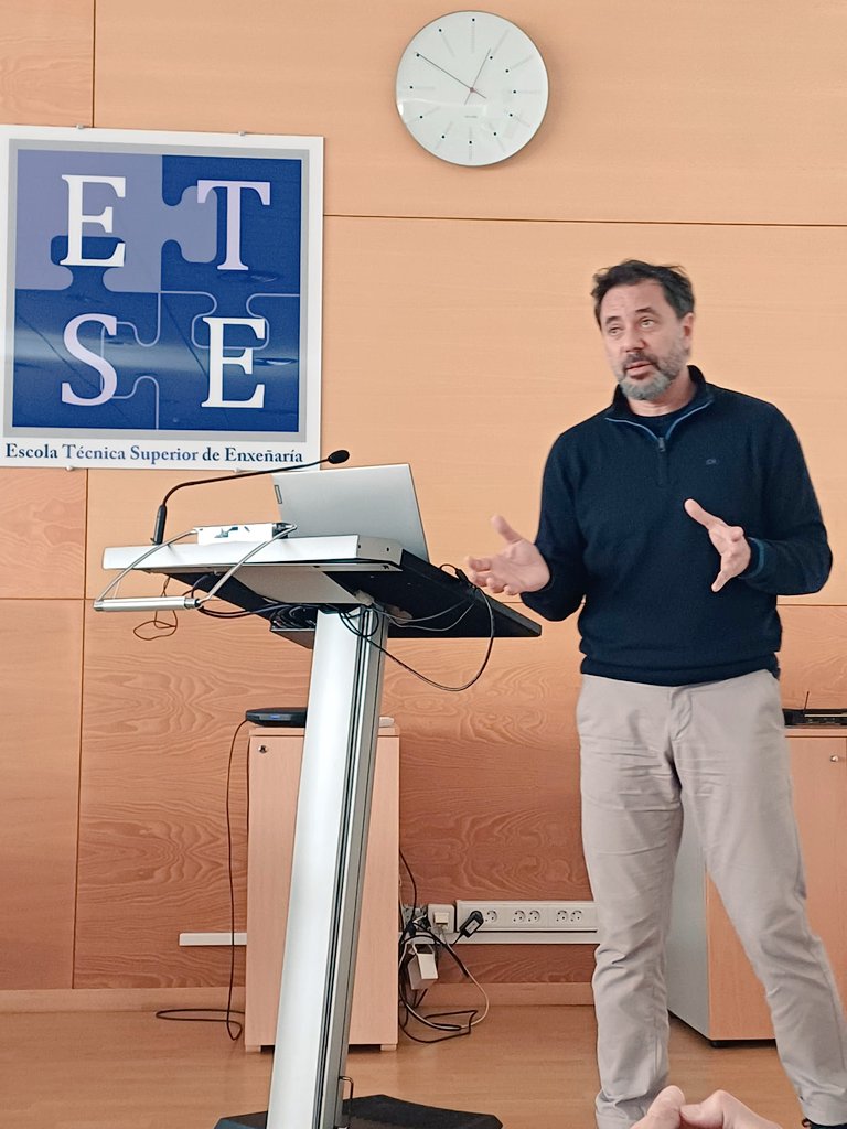 etse_usc's tweet photo. Ayer tuvimos el honor de contar con Juan Graña, CEO de @Neurologyca_, en la @etse_usc, quien nos presentó Kopernica, un innovador modelo de Neuro #IA.
Agradecemos también a @albugadiz, coordinador del #GRIA, por moderar esta inspiradora charla para nuestro alumnado! https://t.co/8iI4zKmKND