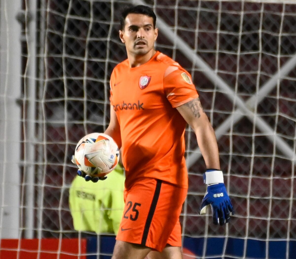 Gonzaaorellano's tweet image. Chila Gómez NO atajará esta tarde en #SanLorenzo por una descompostura.
Orlando Gill está yendo a la concentración en estos momentos.
Facundo Altamirano sería el titular ante Belgrano.