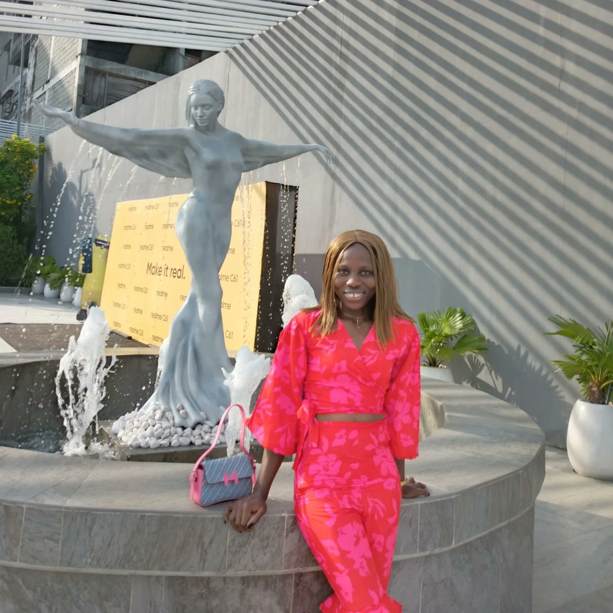 ur_godmother's tweet photo. Realme C61 launch
#realmeNigeria
#realmeC61
#C61
#hardtobreak https://t.co/HJrbFBeeOi