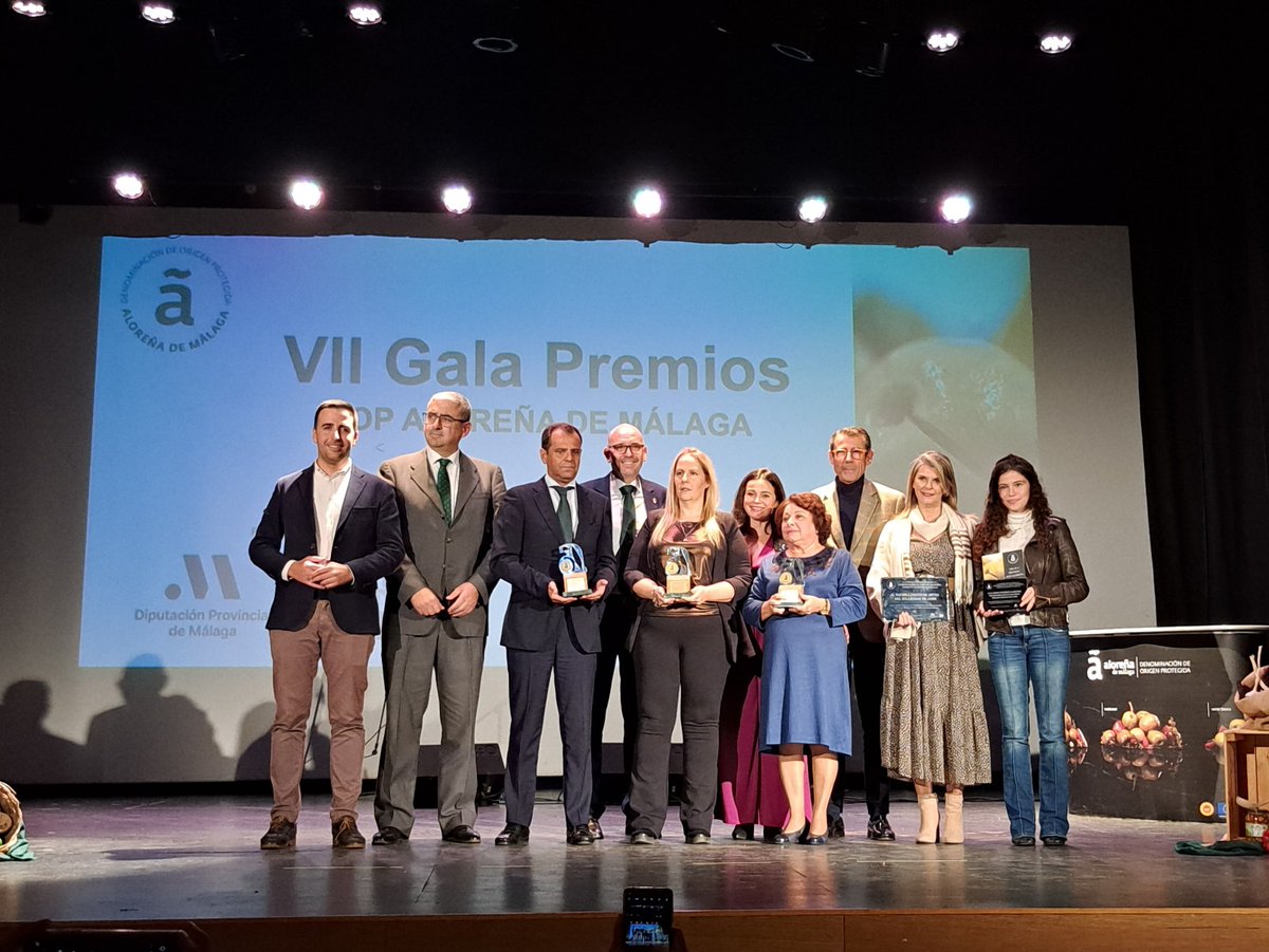VII Gala de premios <a href="/AlorenaDeMalaga/">Aloreña de Málaga</a> gracias por reconocer a una de nuestras fundadoras Dña. Josefa Burgos.
Enhorabuena a los demás galardonados: Guadalupe Montejo (restauración) y <a href="/canalsur/">CanalSur</a> (Institución).
Gracias también a <a href="/SaboraMalaga/">Sabor a Málaga</a>
<a href="/Rtvalhaurin/">Alhaurin el Grande</a> 
<a href="/Fedelhorce/">Fedelhorce</a>