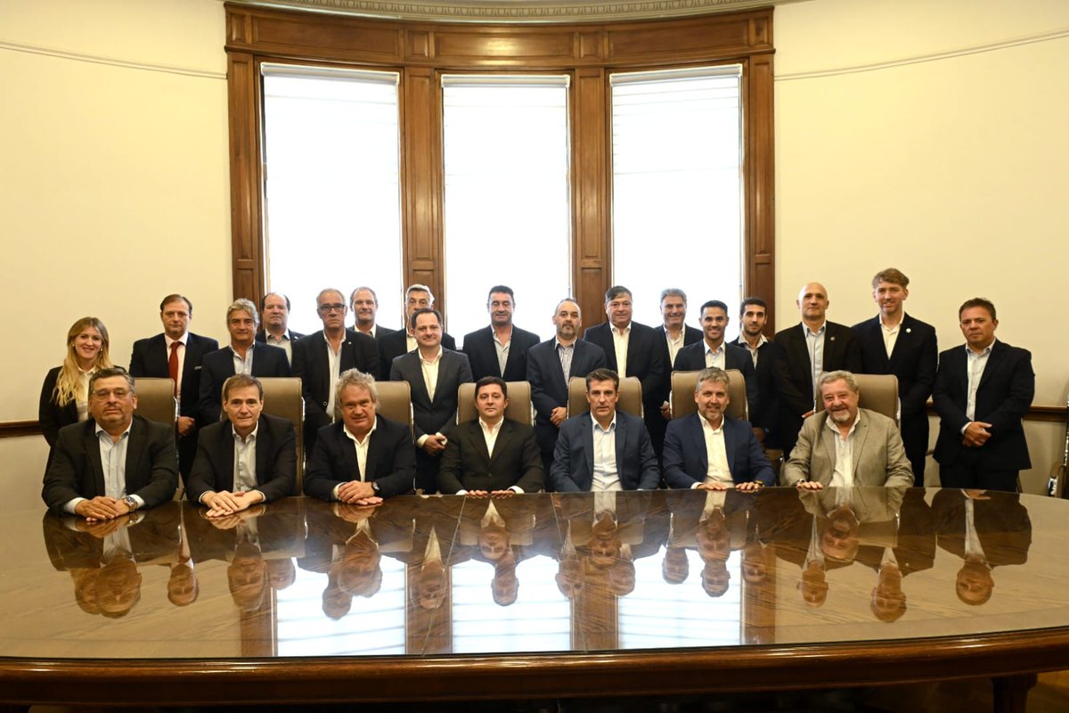 CamArbitralRos's tweet photo. 🤝 𝗛𝗢𝗬 𝗥𝗘𝗡𝗢𝗩𝗔𝗠𝗢𝗦 𝗡𝗨𝗘𝗦𝗧𝗥𝗔𝗦 𝗔𝗨𝗧𝗢𝗥𝗜𝗗𝗔𝗗𝗘𝗦 y dimos comienzo formal al ejercicio 2024/25. 

Fueron reelectos:

Presidente: Lucas Ficosecco
Vicepresidente: Gonzalo Almeyda
Secretario: Gerardo Calace 

Comisión Directiva completa ⬇️

https://t.co/8Vly76JMSK https://t.co/aANkHGNs5f