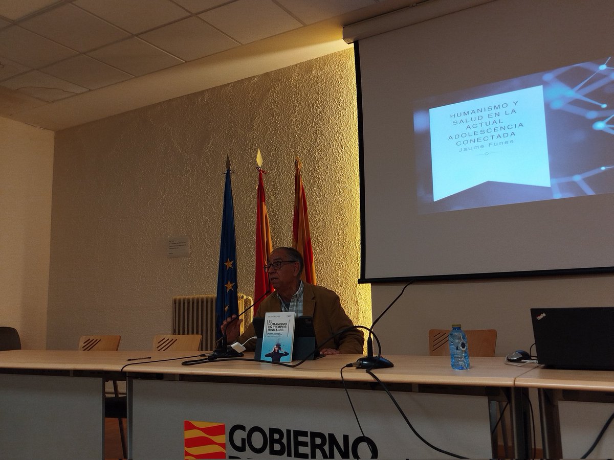 La primera ponencia "Humanismo y salud en la actual adolescencia conectada"  a cargo de Jaume Funes, educador, psicólogo, escritor y periodista. 

"El bienestar hay que construirlo y preservarlo, también en el entorno digital"

#pantallassanas24