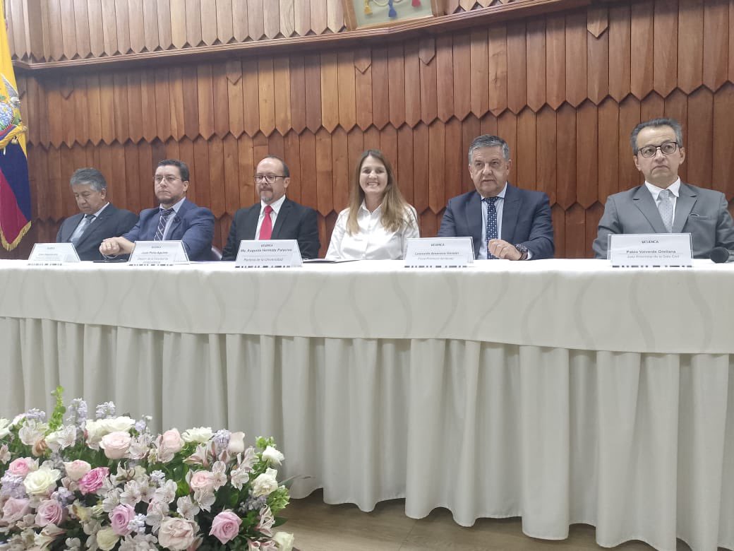 AEMAJazuay's tweet photo. El día de ayer, el Dr. Edwin Regalado (@edwinregaladoa), presidente de @AEMAJazuay, inauguró el evento académico "Derecho y Justicia" organizado por la Facultad de Jurisprudencia y Ciencas Políticas y Sociales de la @udecuenca y el Núcleo Azuay. https://t.co/0d6Pj01gCI