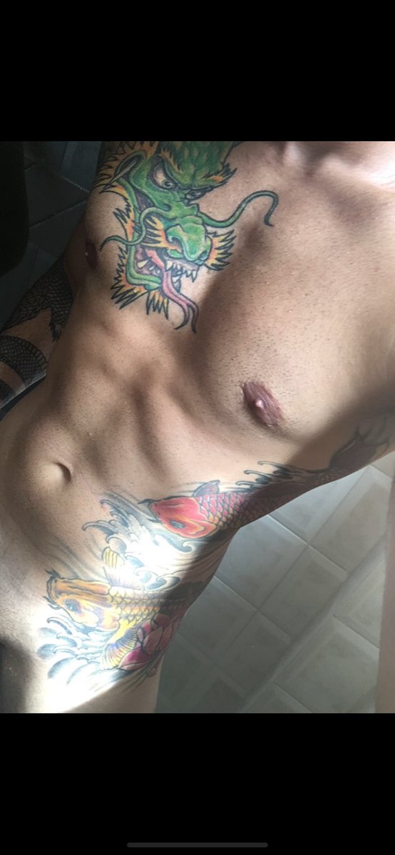 TattooBoy021's tweet photo. Banho toda hora nesse calor… só assim para suportar o RJ! 🥵 https://t.co/QAISHFpqtP