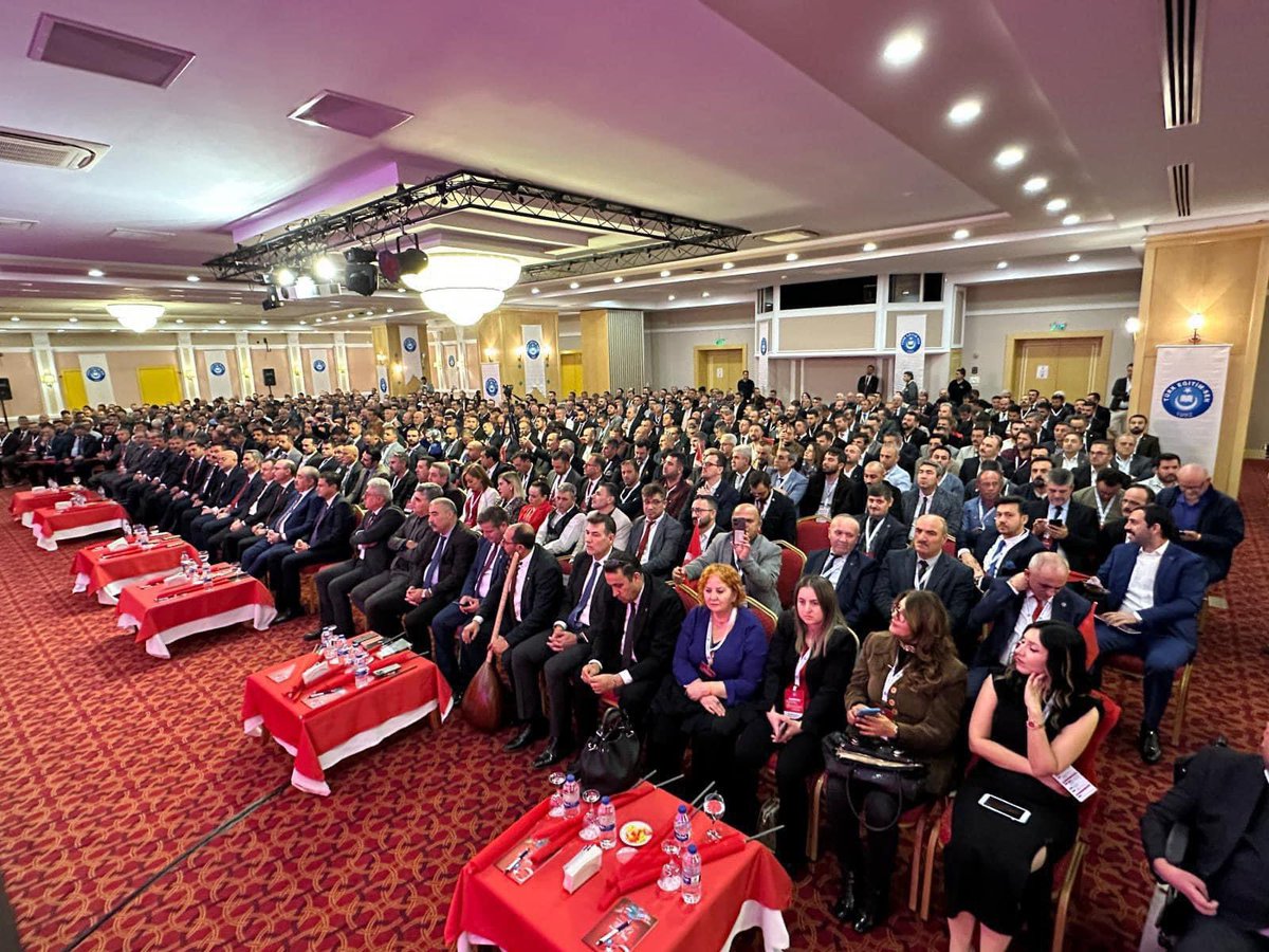 sdolgun01's tweet photo. İlçe Temsilcilerimiz Türkiye buluşmasını gerçekleştirdik.Ülkemizin dört bir yanından gelen yiğit,ihlaslı,imanlı,fedakar,çalışkan temsilcilerimiz https://t.co/hYrAFpfwiDŞARACAĞIZ.. https://t.co/wfk1rOBmmg