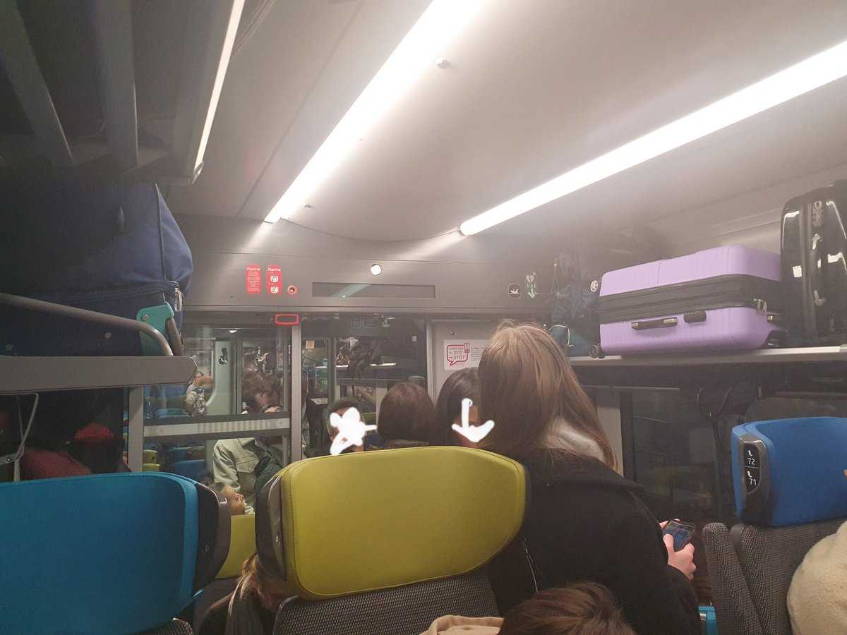 ldebrot's tweet photo. @77sud_LigneR @TER_YONNE_PARIS @TeamLigneR @usagersligneR Mais non, regardez ! Il reste beaucoup de place dans l'avant-dernier wagon du train. Puis, cela permet de ne pas trop changer d'habitude par rapport au métro. https://t.co/zMZ1xkDkGJ