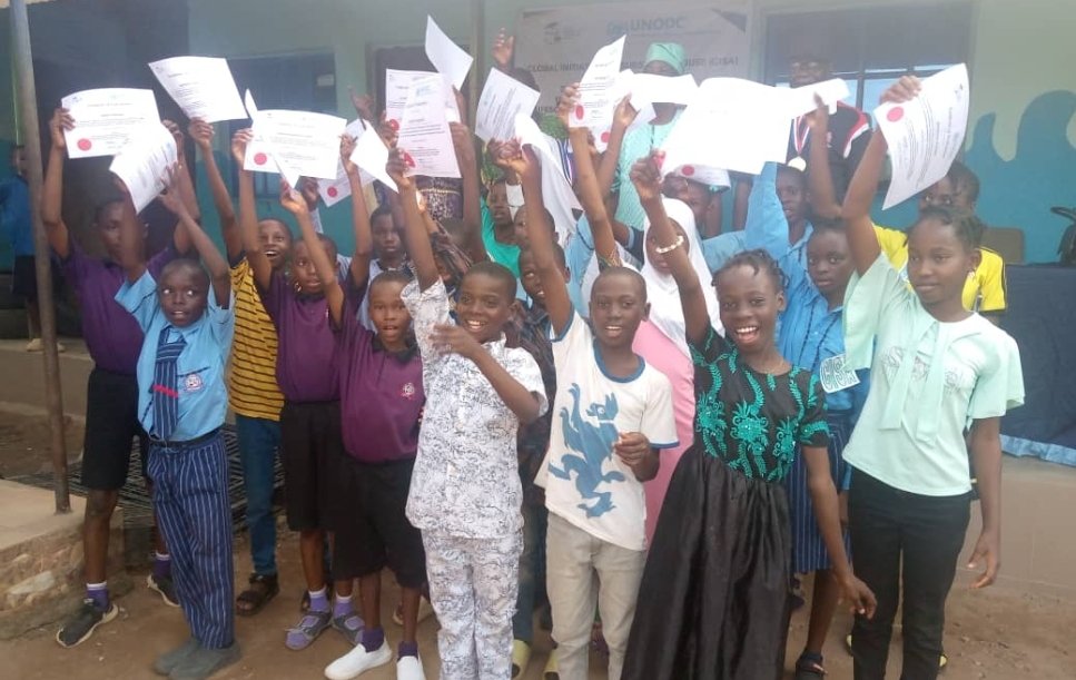 gisa_initiative's tweet photo. Another exciting moments and THANK YOU from adolescents and parents to @gisa_initiative @UNODC_PTRS and #DAPC for being part of the strengthening families program in selected communities in Ogun state 🇳🇬
 #YouthInitiative #prevention https://t.co/ijeosMqzqe